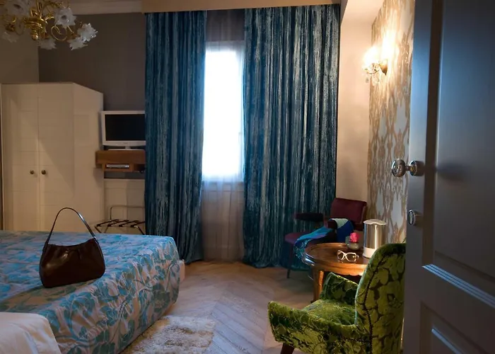 فندق مبيت وإفطار Casadodici 4*