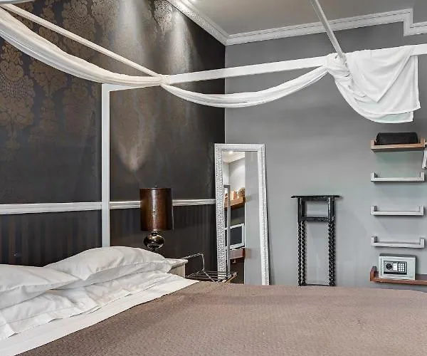 فندق مبيت وإفطار Casadodici 4*